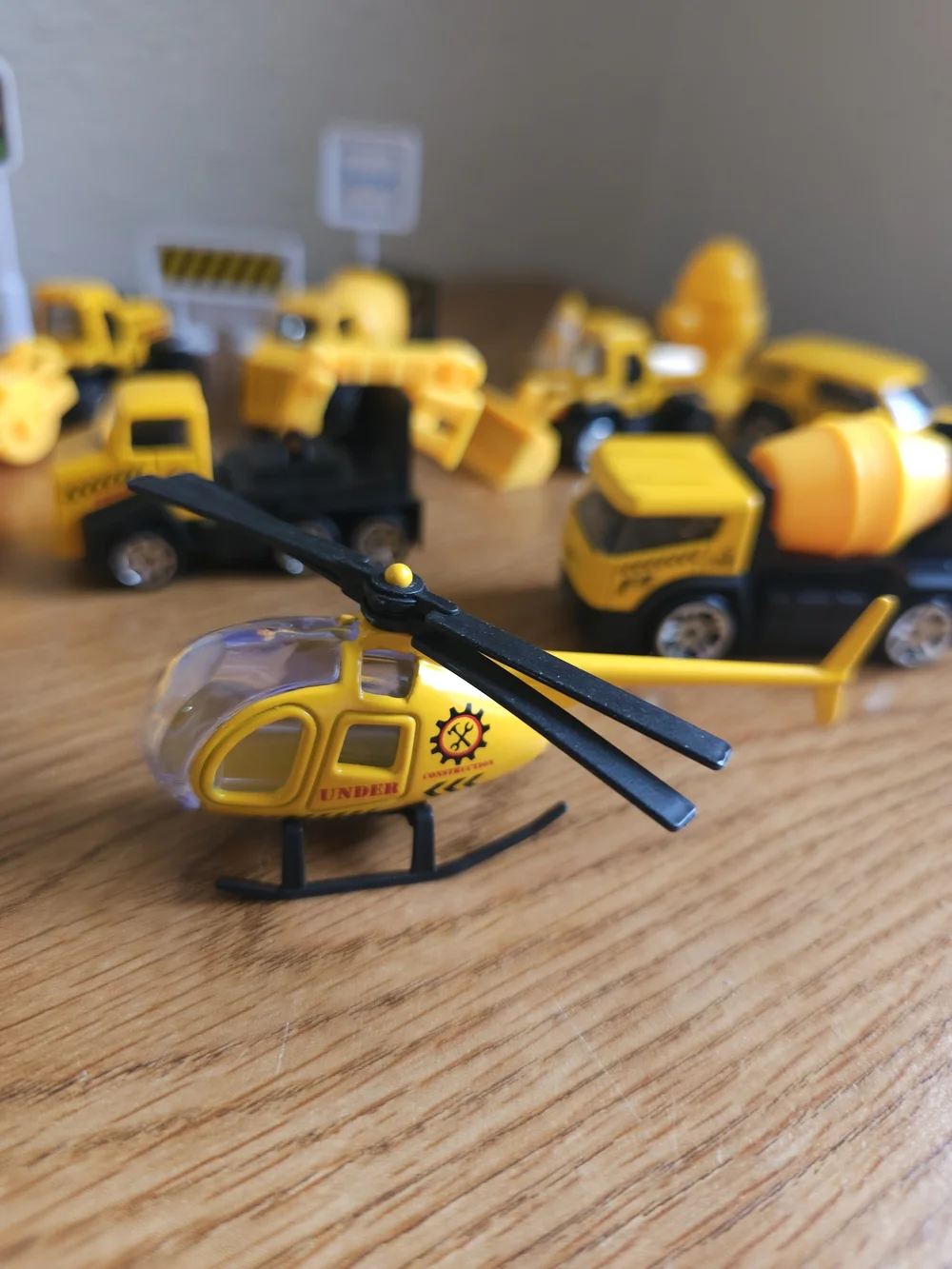 Construction Vehicle Lot Of 12 & Road Signs 2.5 Inch Diecast Plastic